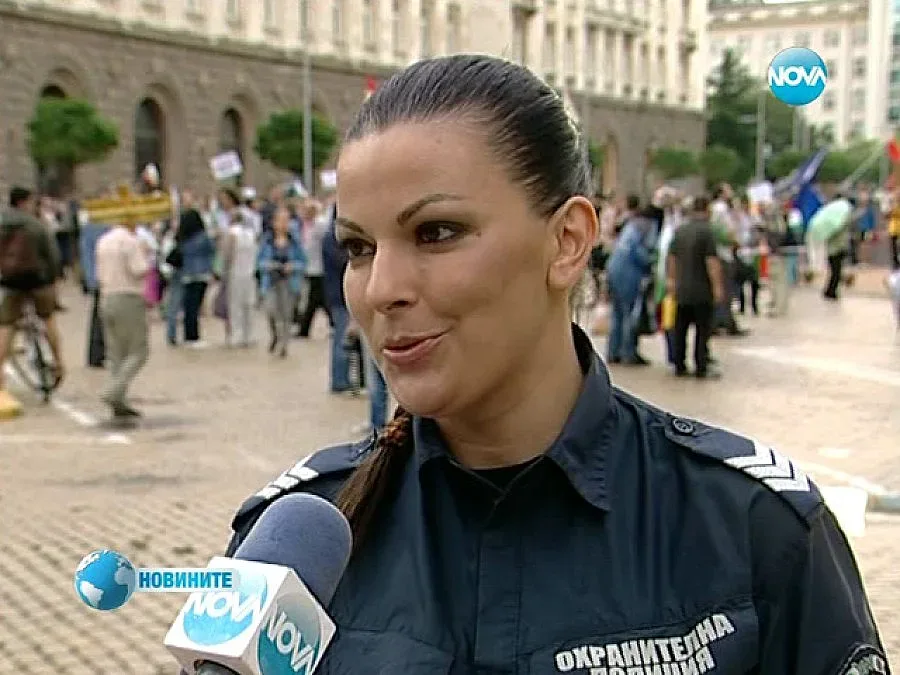 Полицайка от протеста в Орландовци с пиперливи коментари
