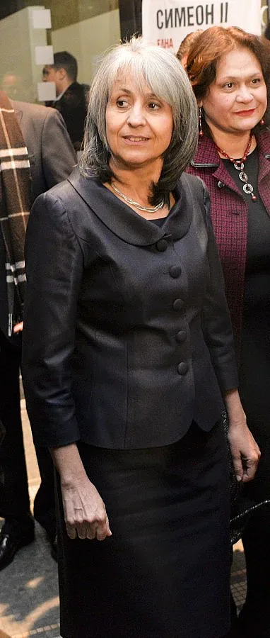 Попова пази младежи от терора в нета