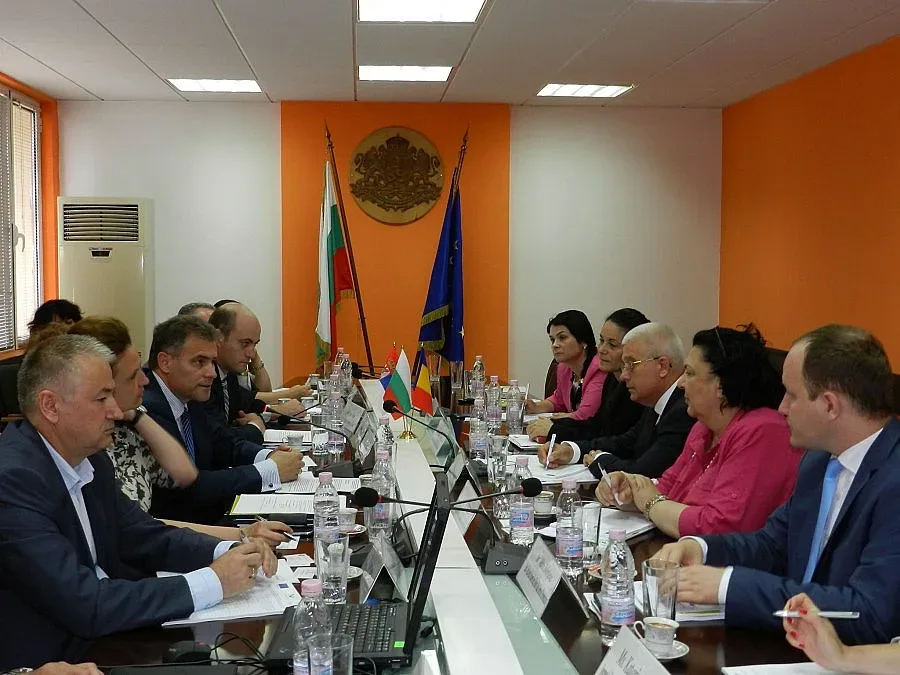 Обсъдиха комуникационните мрежи на Румъния, България и Сърбия