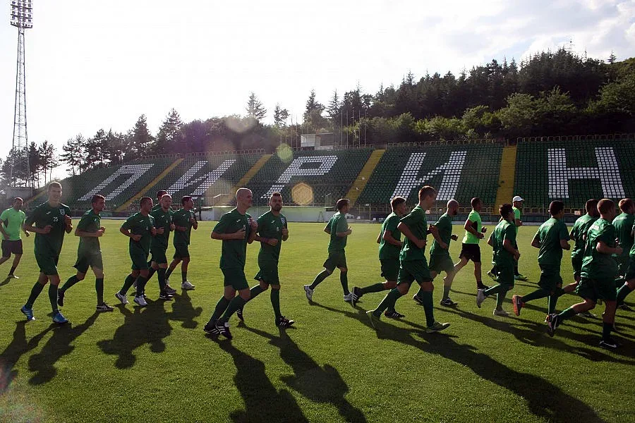 "Пирин" тръгна с 28 футболисти, водосвет и шампанско