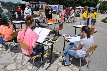 Гимназии се рекламираха  в Разлог