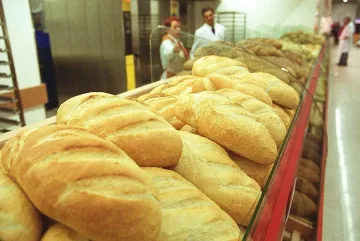 Бизнесът чака верижно поскъпване заради скока на тока