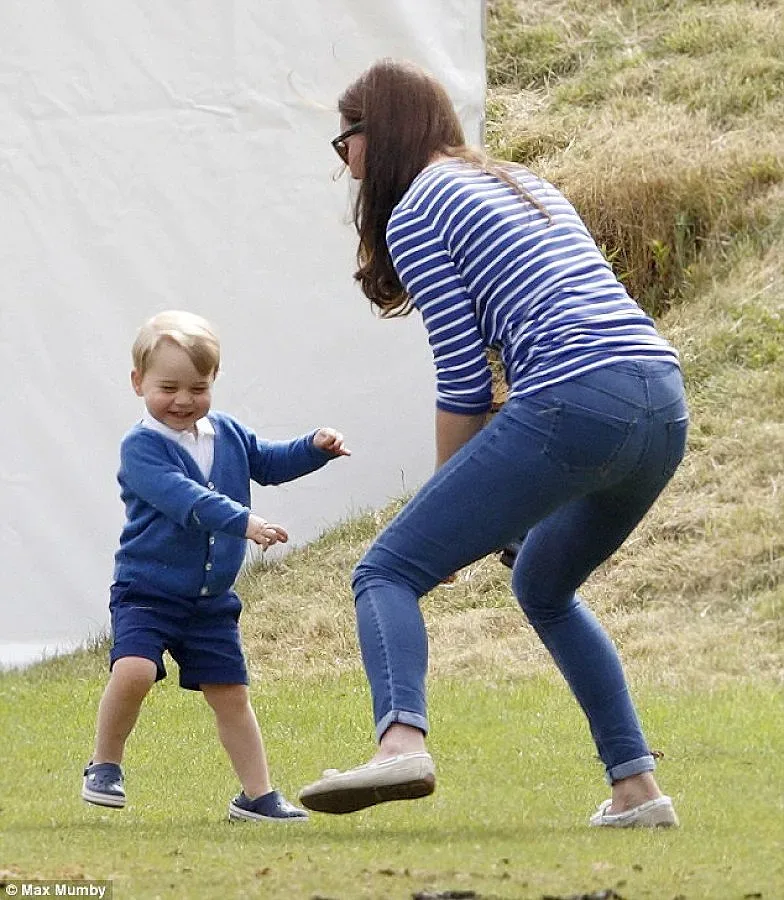 Кейт заведе Джордж на поло