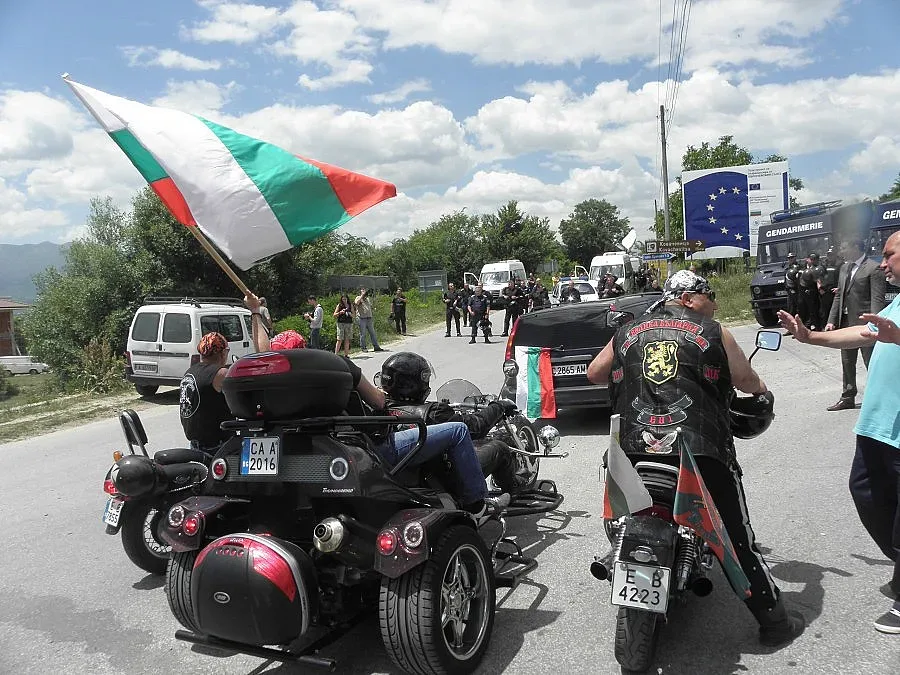 На 29 юни багерите влизат в ромското гето на Гърмен