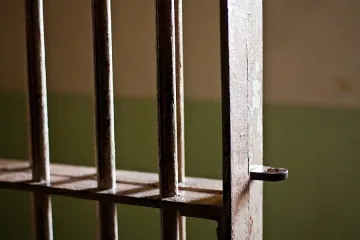 15 г. затвор за Хюриет