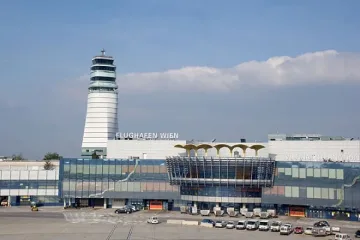 Блокираните във Виена изкараха нощта в купон с ракия