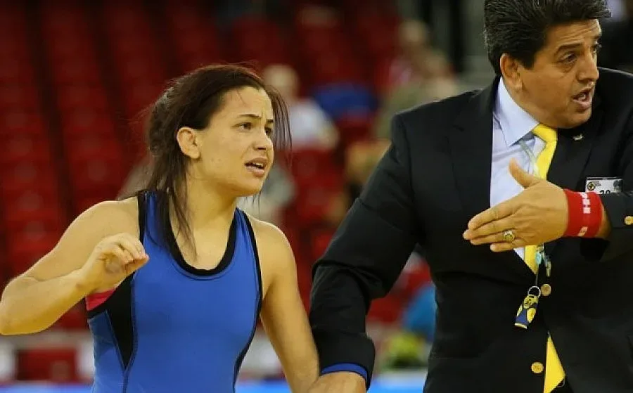 Взимаме поне сребро в борбата при жените