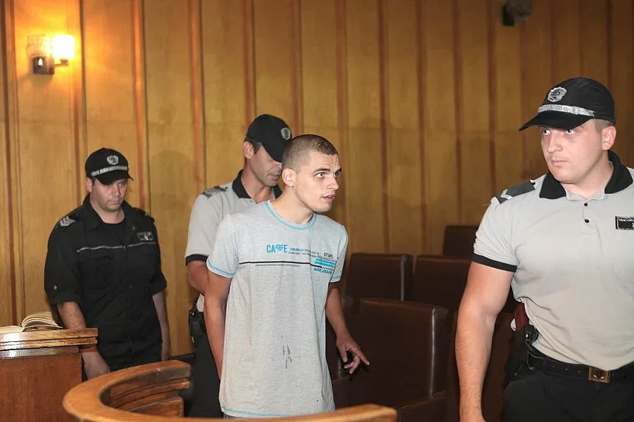 Нападателят с нож в градския транспорт остава в ареста