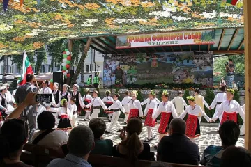 Песни, танци и косачко кисело с турлаците
