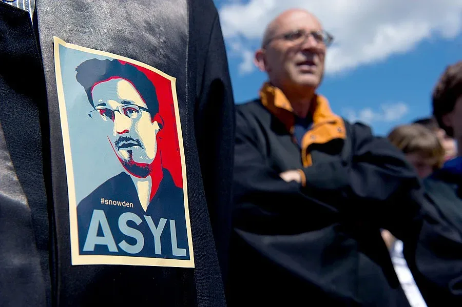 Русия и Китай взеха специнформация, открадната от Сноудън