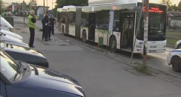 Младежът с ножа в рейса заплашвал и друг пътник