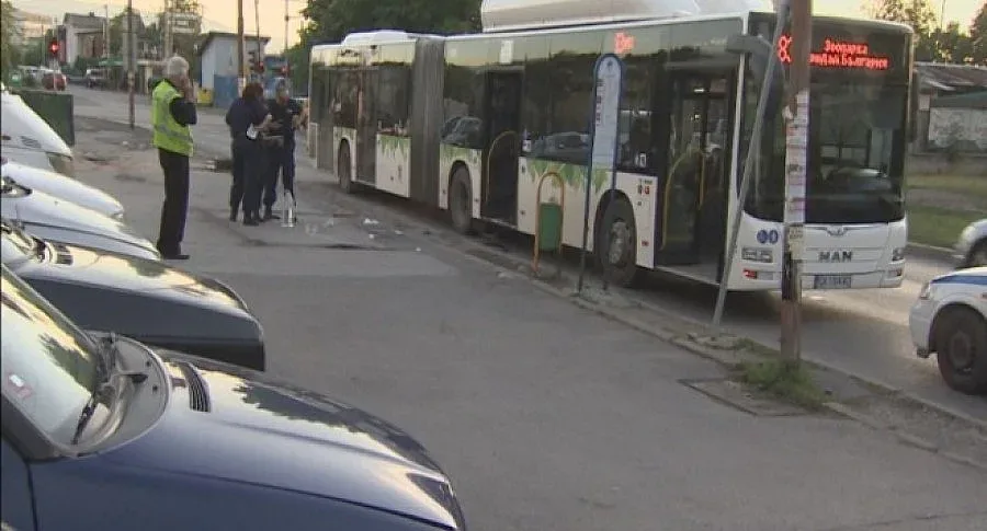 Младежът с ножа в рейса заплашвал и друг пътник