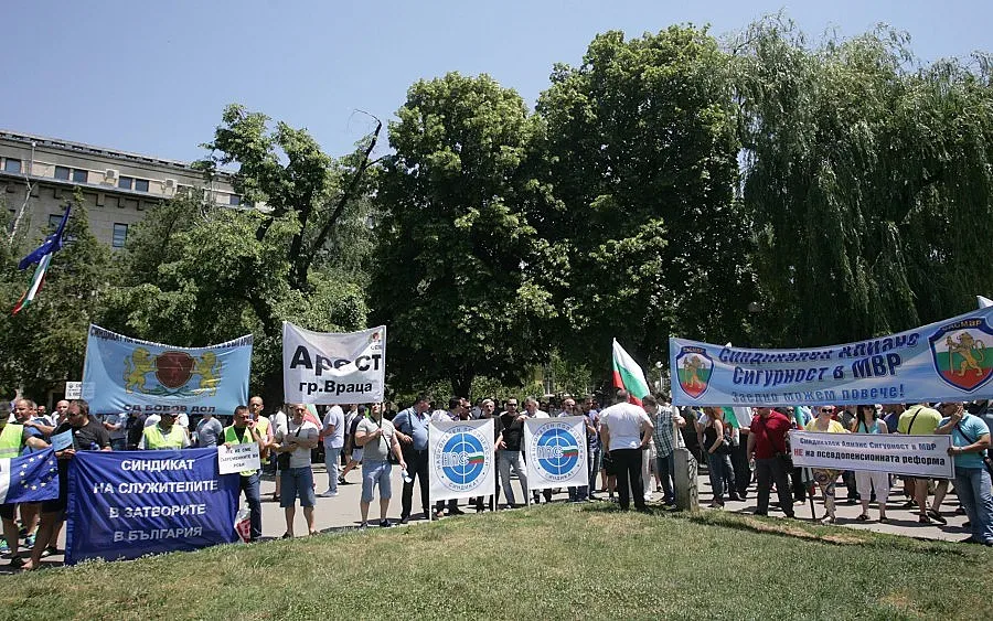 Протестиращите полицаи искат оставки