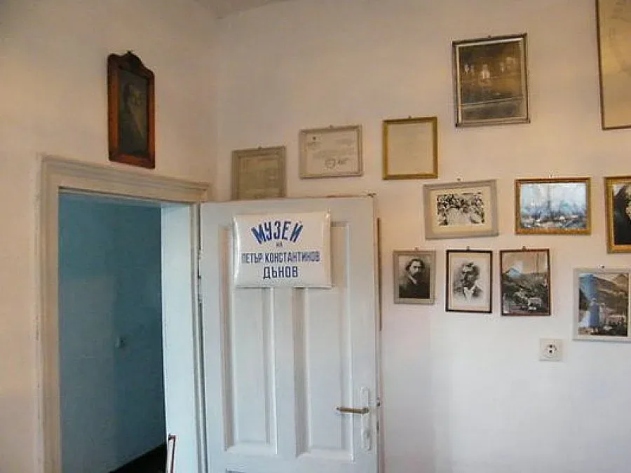 Последователи на Петър Дънов на събор в Перник