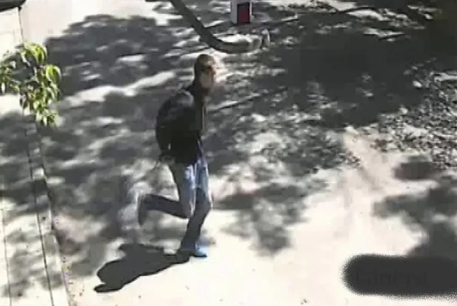 Разпитват учители за самотния бегач