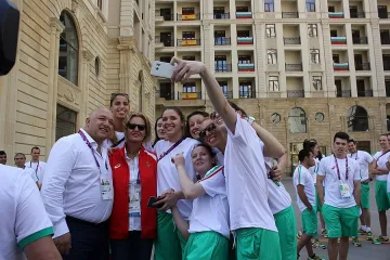 Кралев надъха спортистите ни в Баку