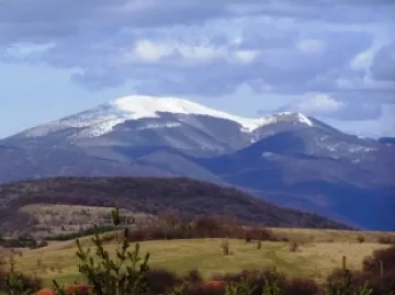 Изкачват връх Руй от двете страни на границата