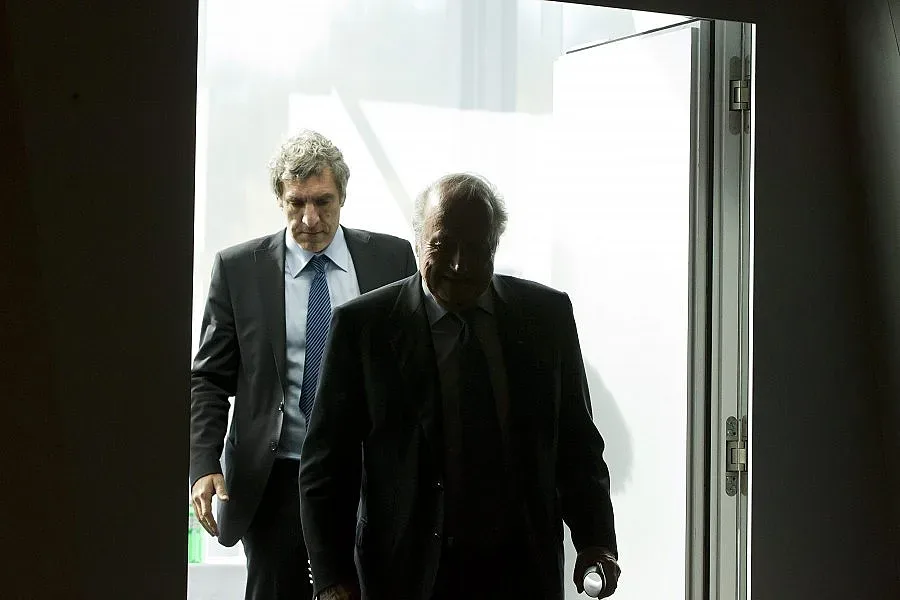 Швейцарските власти взеха компютъра на Блатер