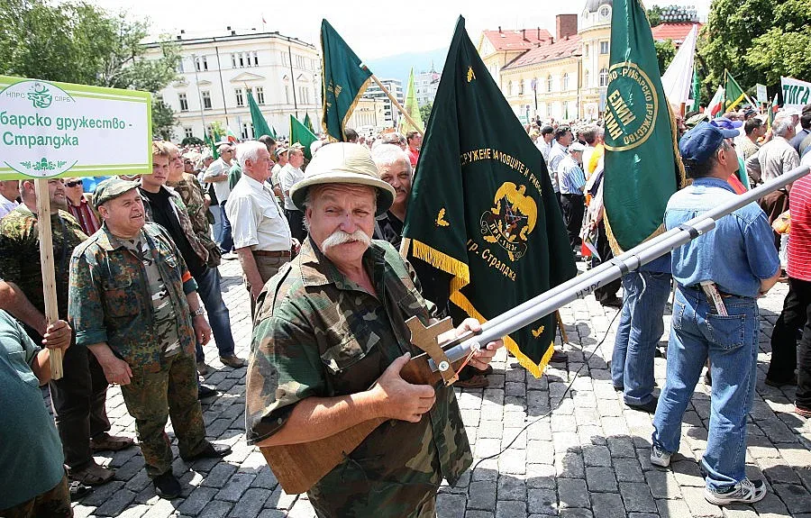 Протест на рибари и ловци блокира София