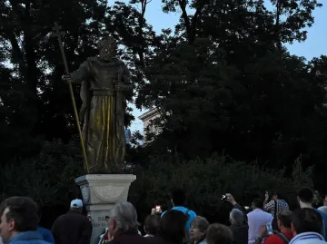 "Фейсбук" говори за паметника на Самуил