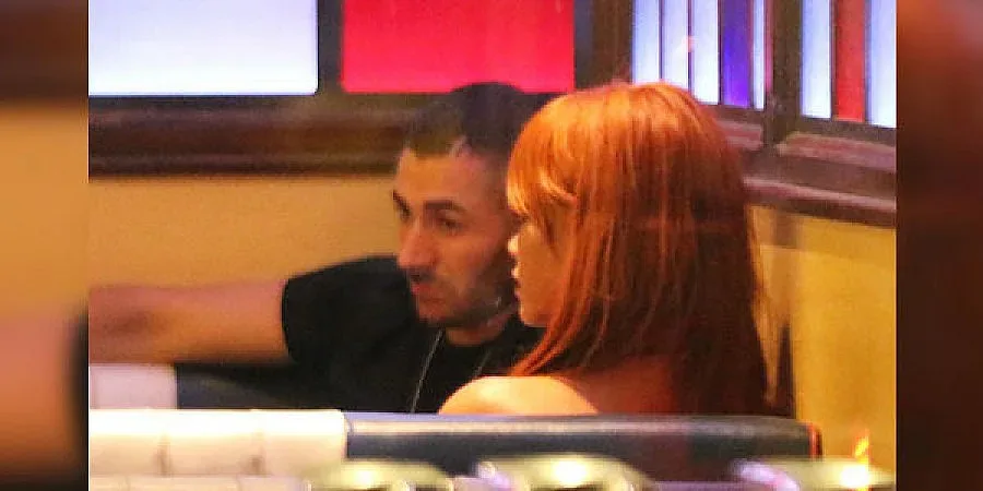 Бензема отрупа Риана с рози (ВИДЕО)