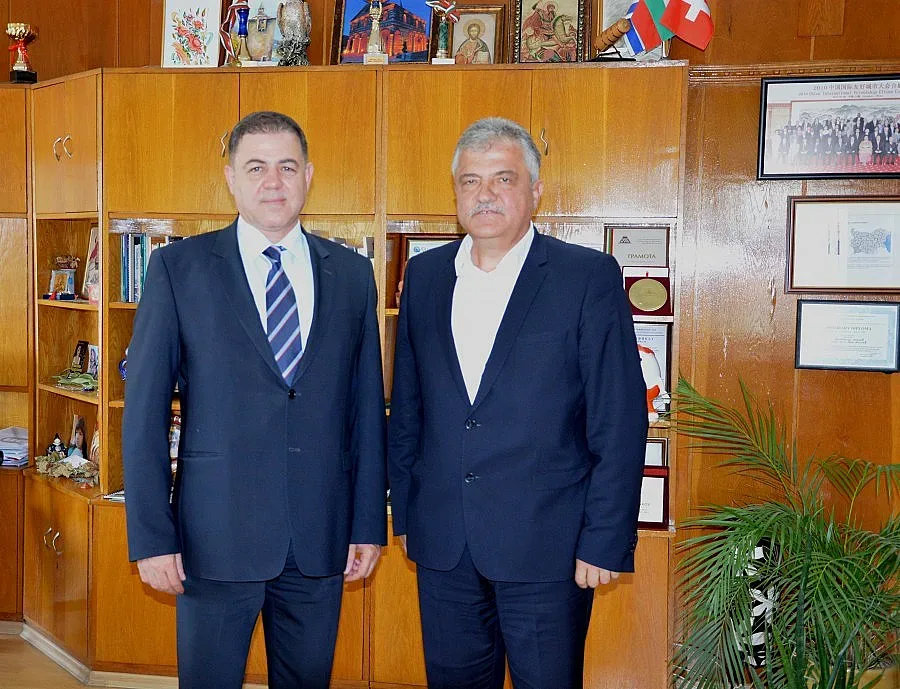 Община иска два военни имота за блокове, земеделие и парк