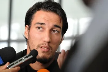 Попето се уредил с царска заплата