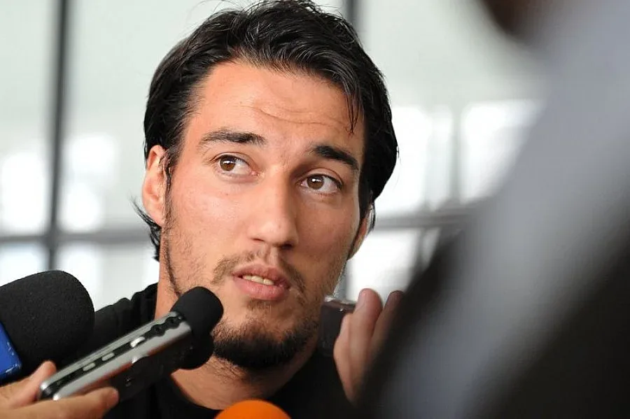 Попето се уредил с царска заплата