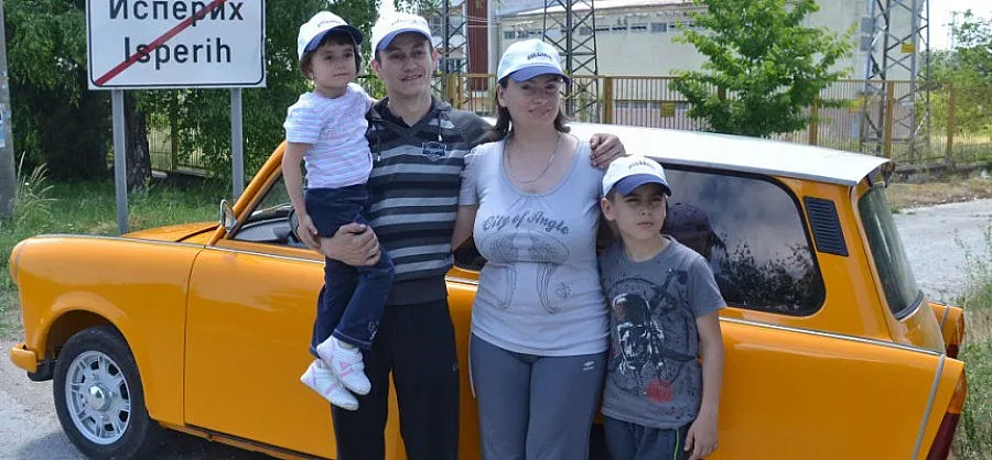 Фамилия тръгва с трабанти на ретро парад в Германия