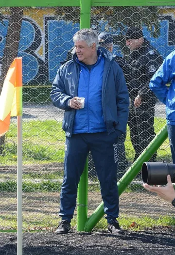 Спрягат грък за "Левски"