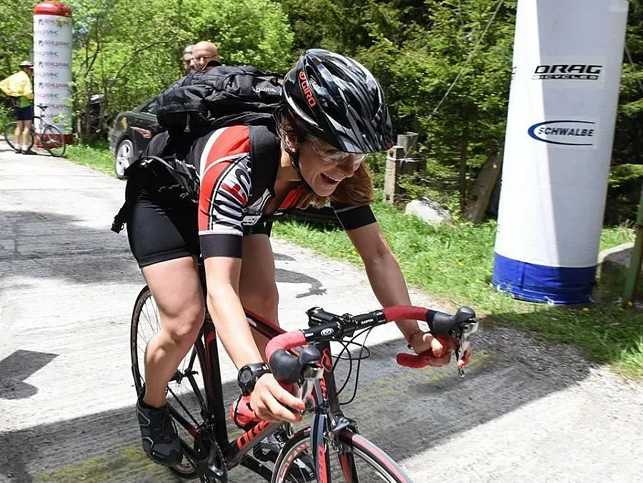 Сани Жекова качи Витоша с колело