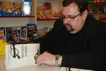 Два часа четат разкази на  Стефан Бонев 
