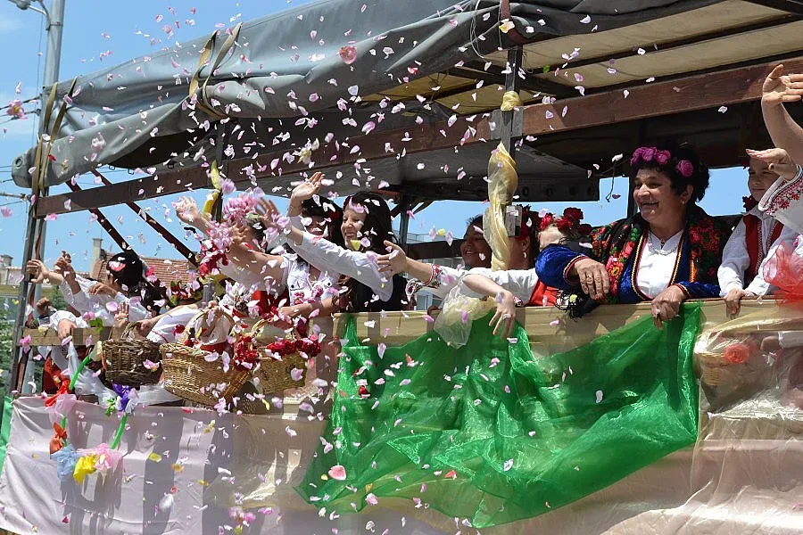 Плевнелиев: Розата е най-разпознаваемият български символ