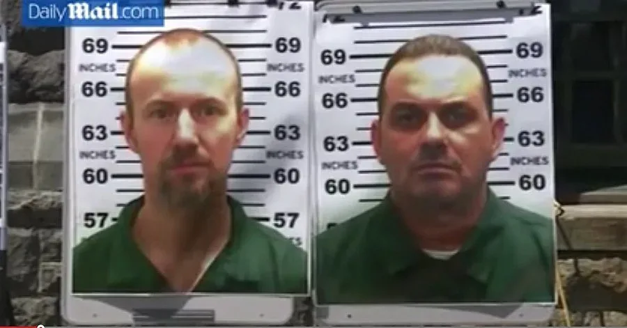 Дръзко бягство на двама убийци от строго охраняван затвор