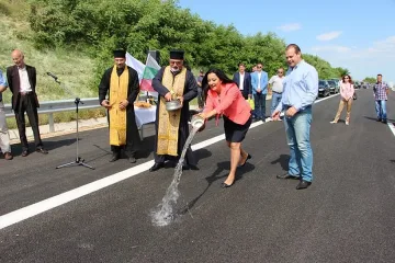 Лиляна Павлова пусна в експоатация новата отсечка до "Капитан Андреево"