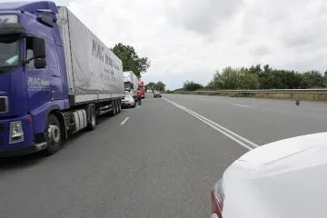Ограничават движението на тирове по магистралите