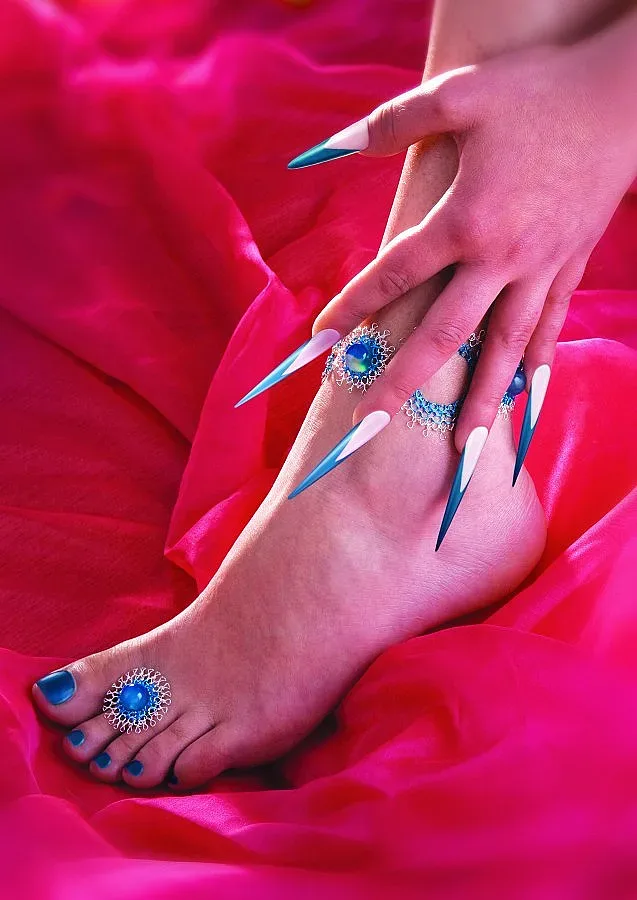 Маникюрът и педикюрът издават класата