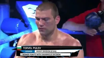 ВИДЕО: Тервел Пулев би в дебюта си на профи ринга 