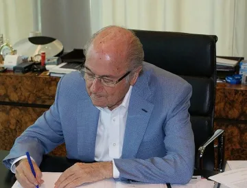 Блатер купил и Интерпол