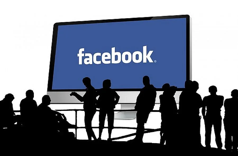Нападнаха Facebook заради "смущаващо" клипче с бебе 