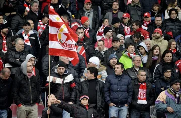 Агитката при Божков, отвори шампанското 