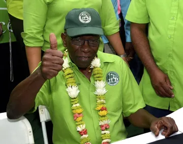 Плашили Уорнър със смърт