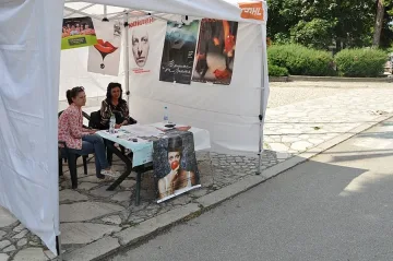 В Разлог на опашка за театър