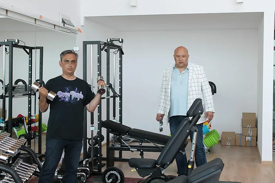 Кмет и министър направиха първа копка на кортове и игрище