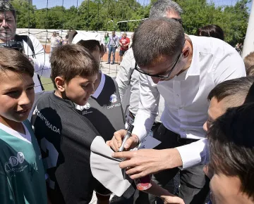 Бербатов отличи "Успелите деца на България"