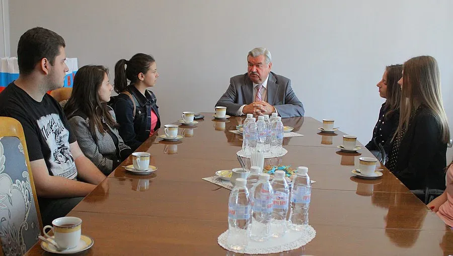 Видински ученици на чай при посланика на Русия