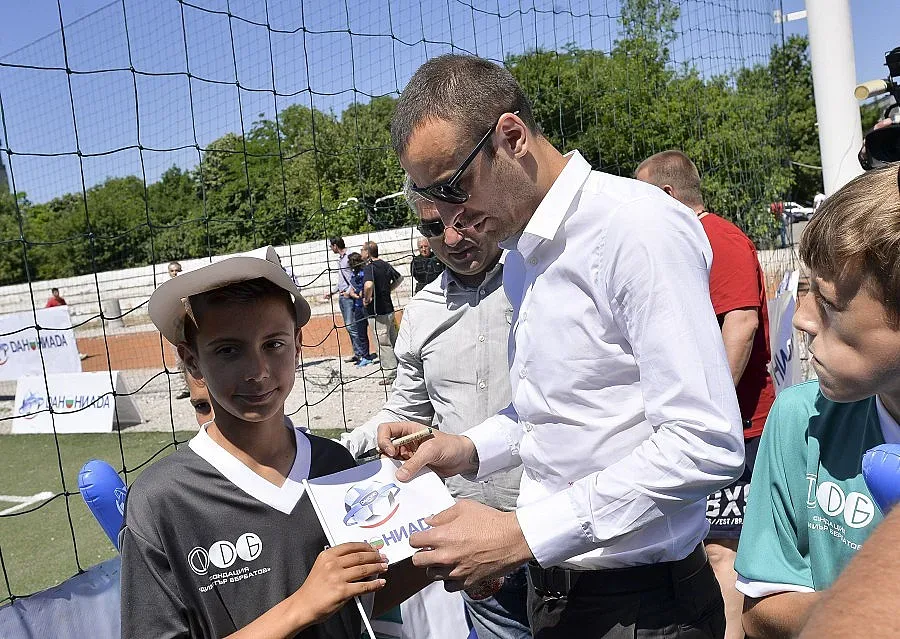 Освободили Бербатов заради голямата му заплата