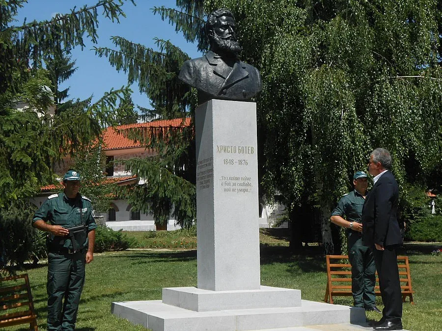 Откриха бюст на Ботев в Гоце Делчев