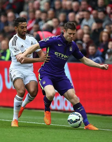 Джеймс Милнър сменя небесносиньото с червено 