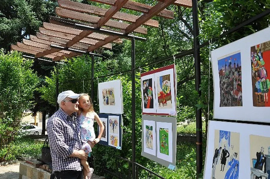 17 илюстрации на Любен Зидаров в Кърджали